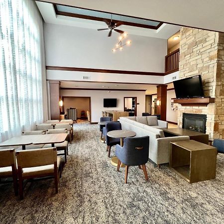 Staybridge Suites Milwaukee West-Oconomowoc By Ihg Екстериор снимка