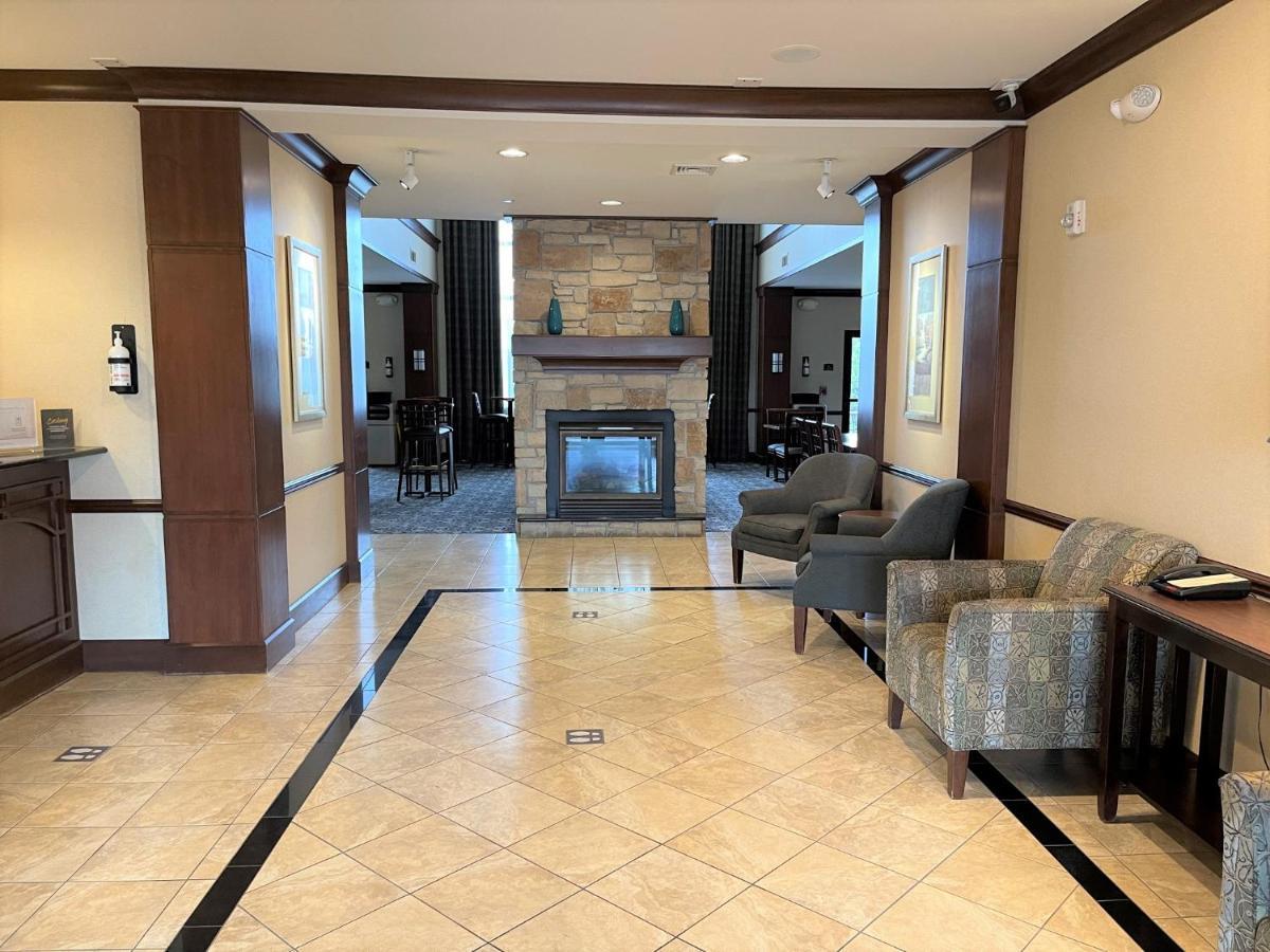 Staybridge Suites Milwaukee West-Oconomowoc By Ihg Екстериор снимка