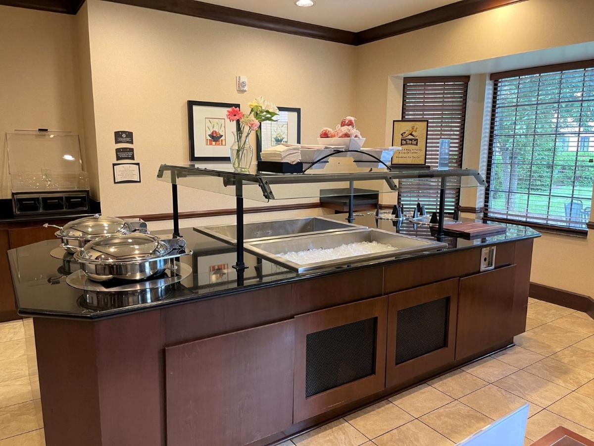 Staybridge Suites Milwaukee West-Oconomowoc By Ihg Екстериор снимка