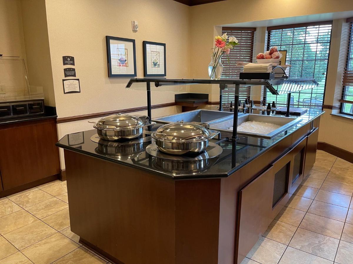 Staybridge Suites Milwaukee West-Oconomowoc By Ihg Екстериор снимка