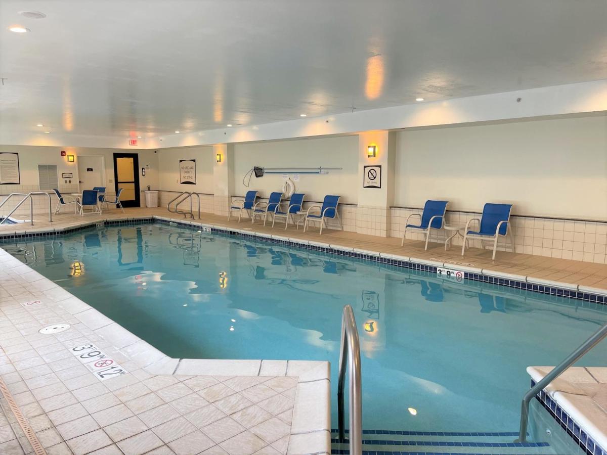 Staybridge Suites Milwaukee West-Oconomowoc By Ihg Екстериор снимка