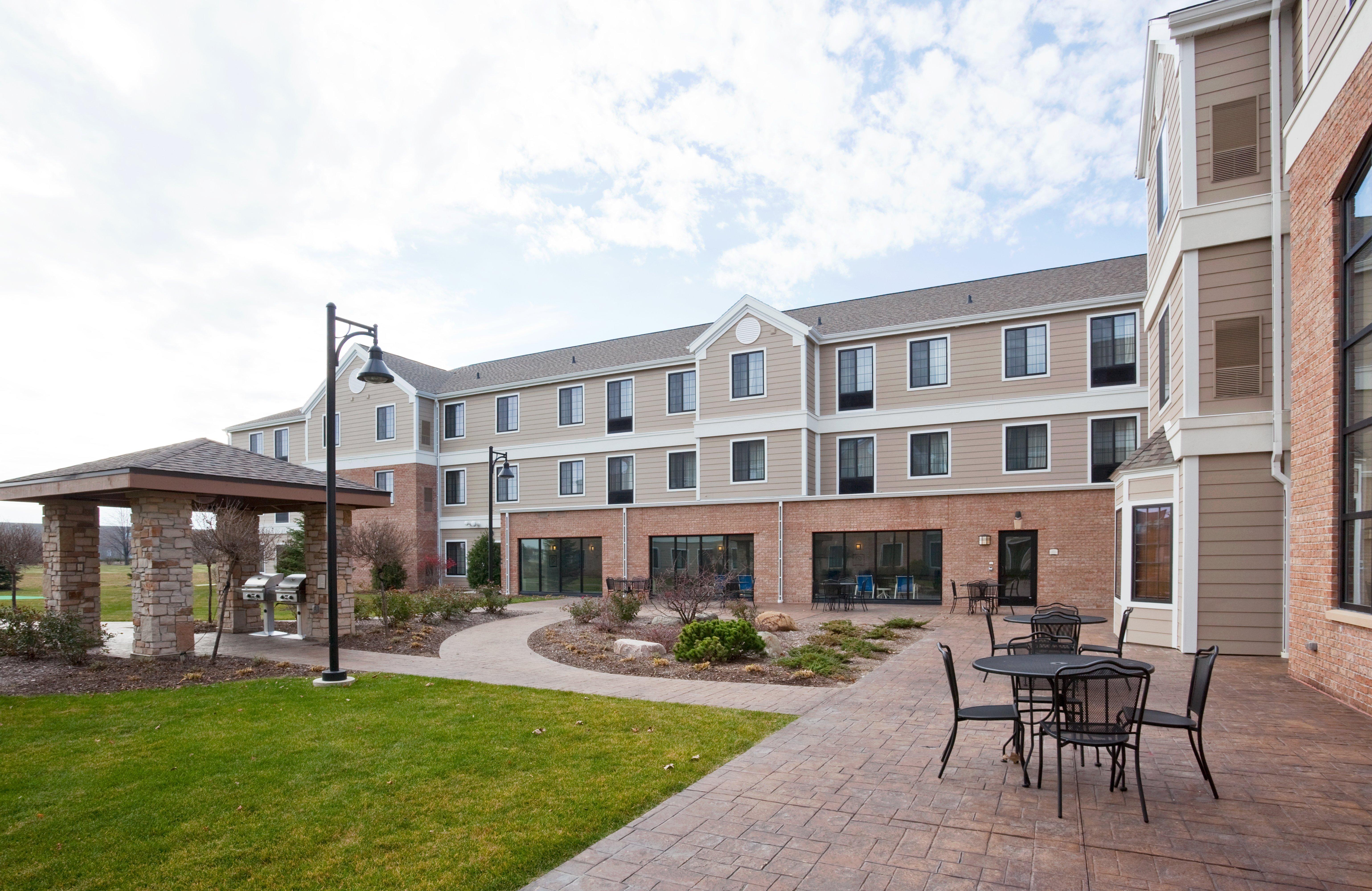 Staybridge Suites Milwaukee West-Oconomowoc By Ihg Екстериор снимка