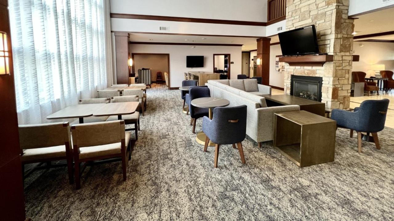 Staybridge Suites Milwaukee West-Oconomowoc By Ihg Екстериор снимка