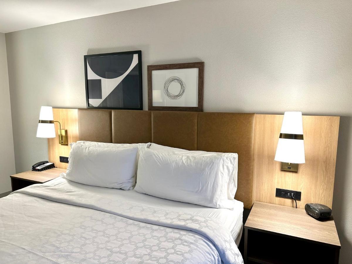 Staybridge Suites Milwaukee West-Oconomowoc By Ihg Екстериор снимка
