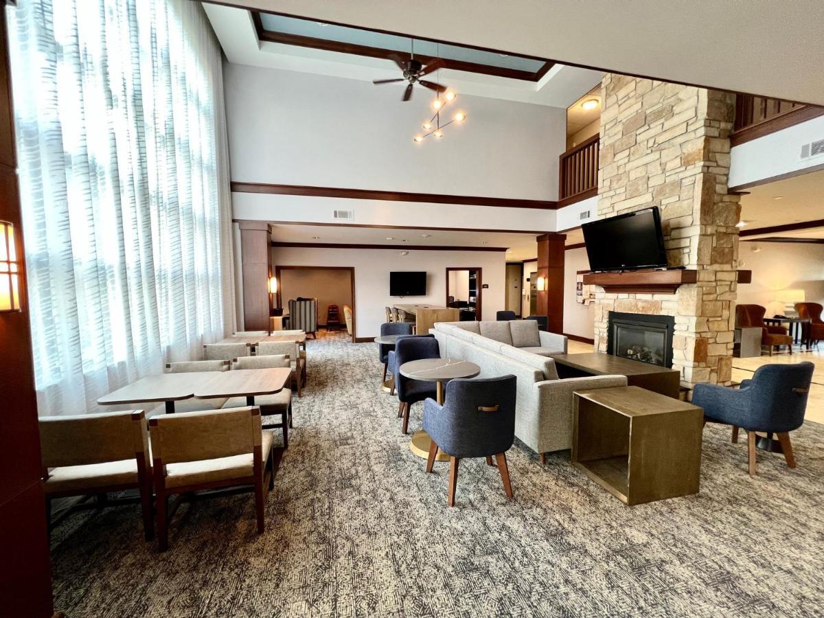 Staybridge Suites Milwaukee West-Oconomowoc By Ihg Екстериор снимка