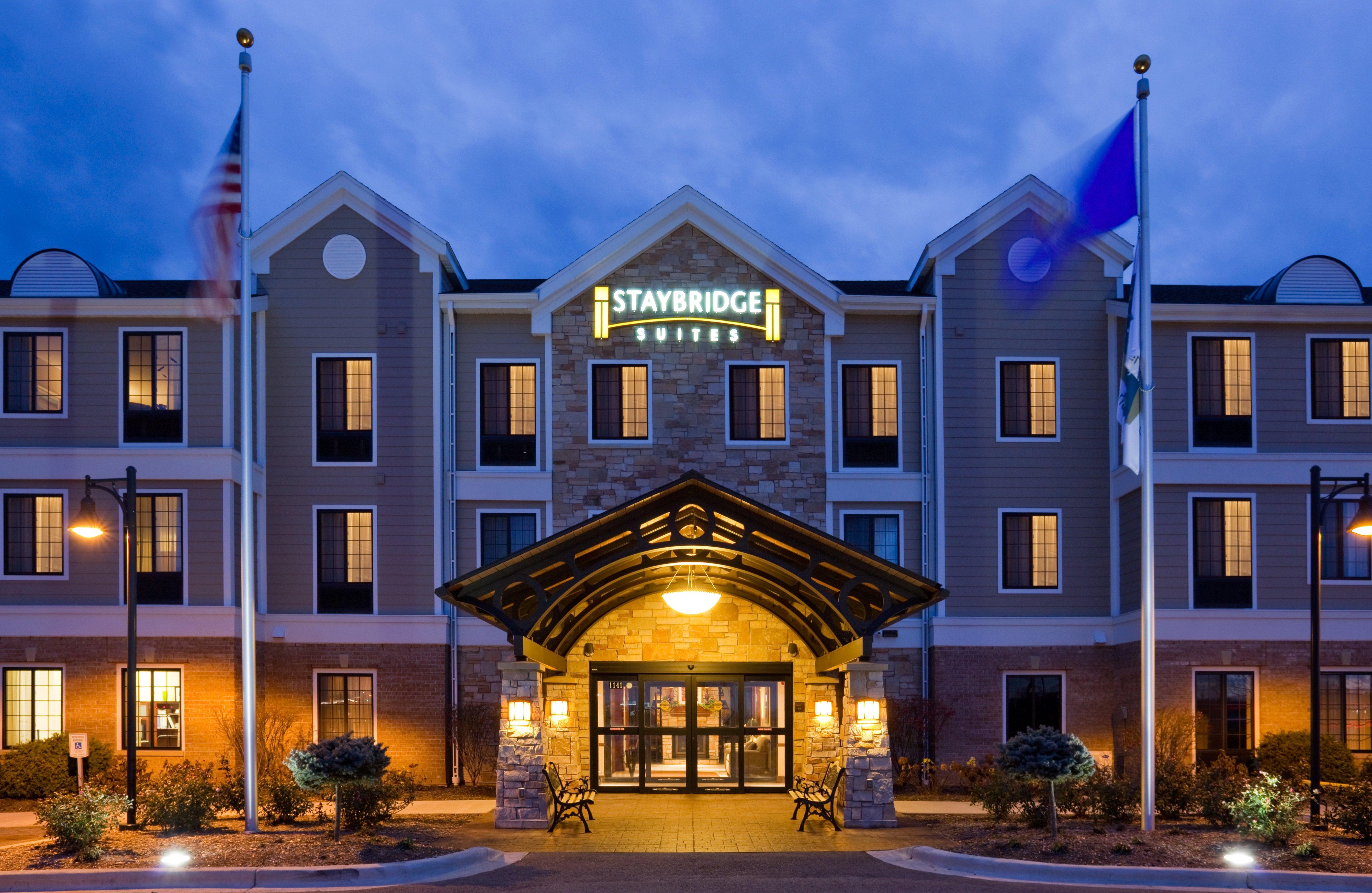 Staybridge Suites Milwaukee West-Oconomowoc By Ihg Екстериор снимка