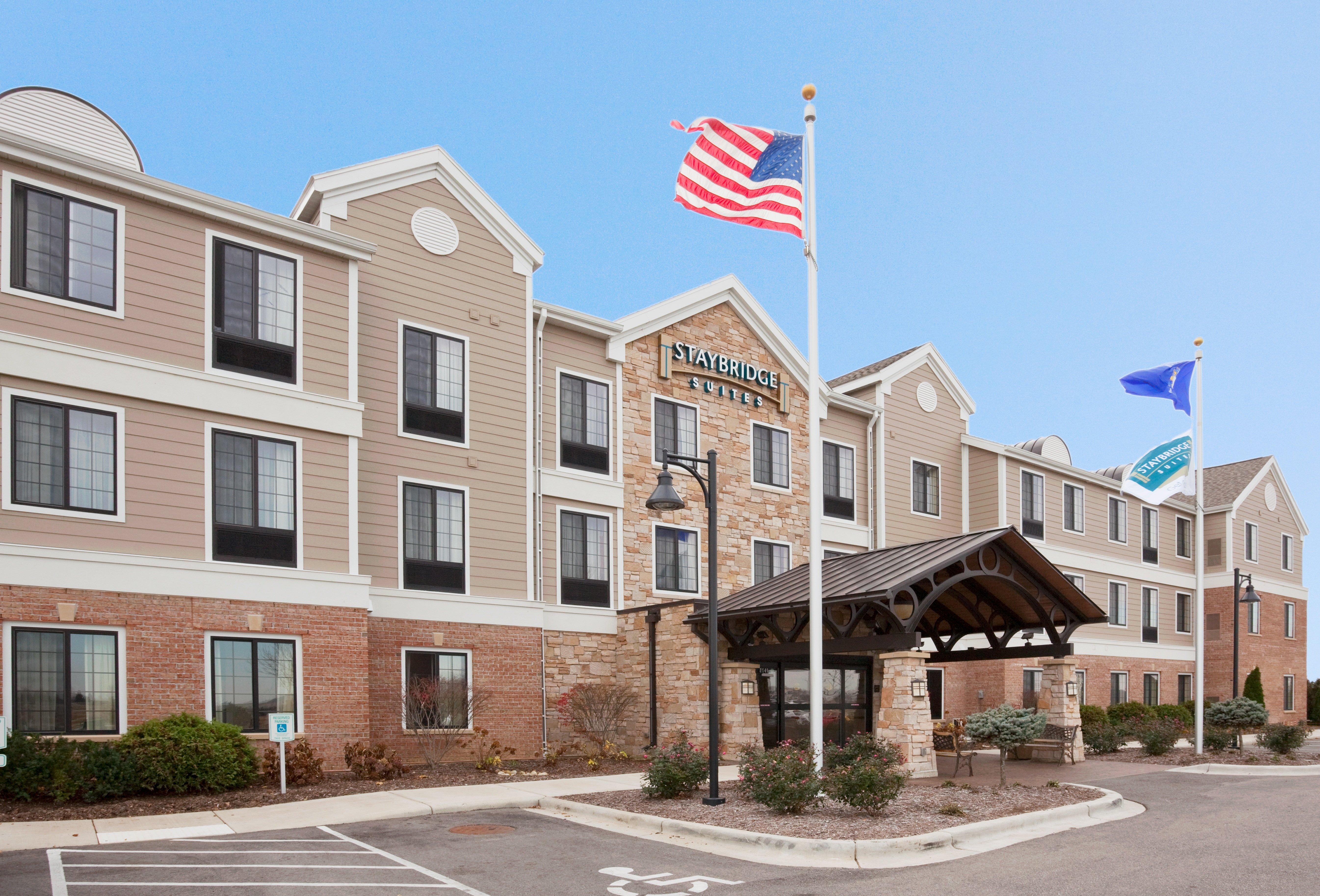 Staybridge Suites Milwaukee West-Oconomowoc By Ihg Екстериор снимка