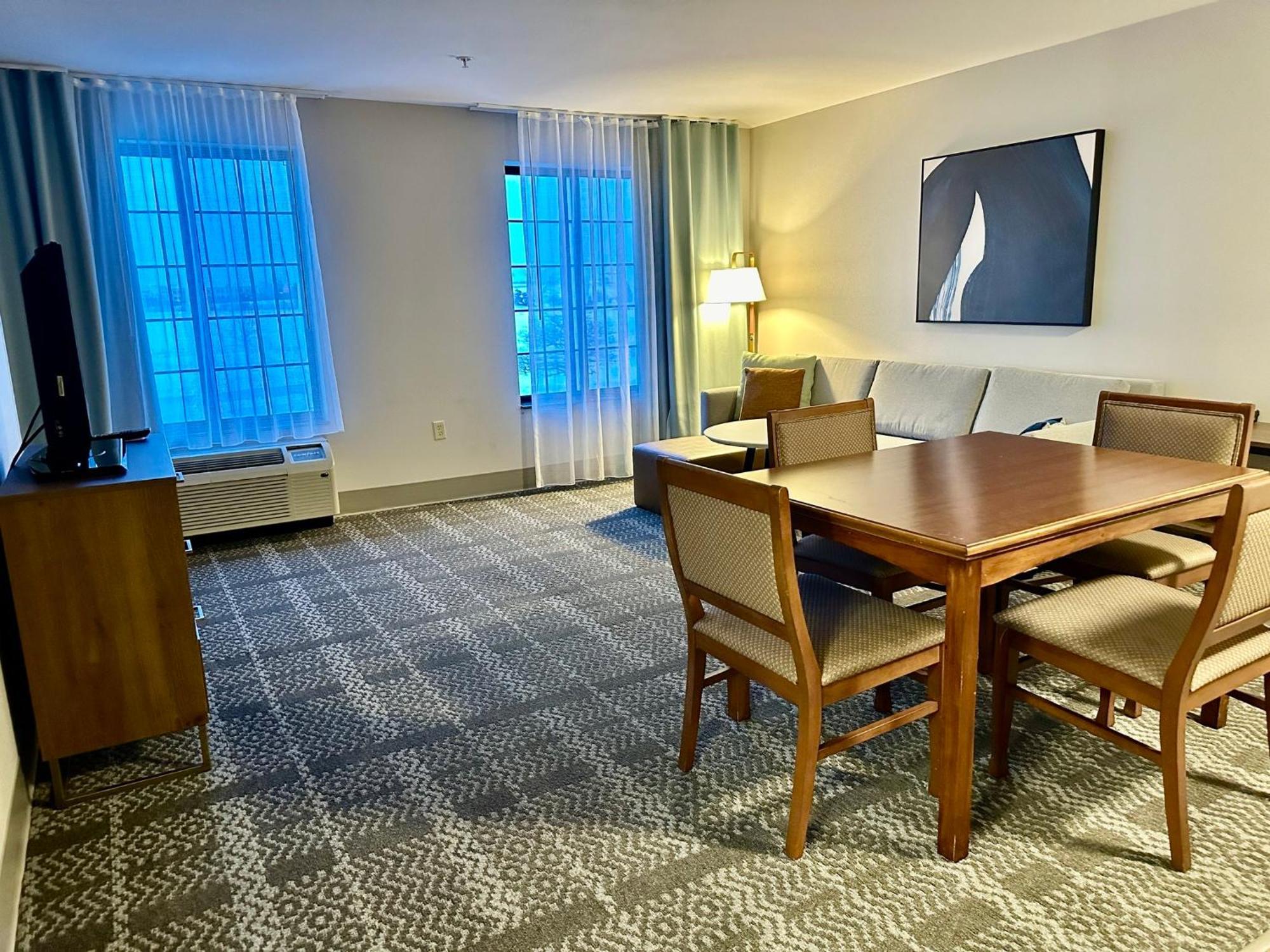 Staybridge Suites Milwaukee West-Oconomowoc By Ihg Екстериор снимка