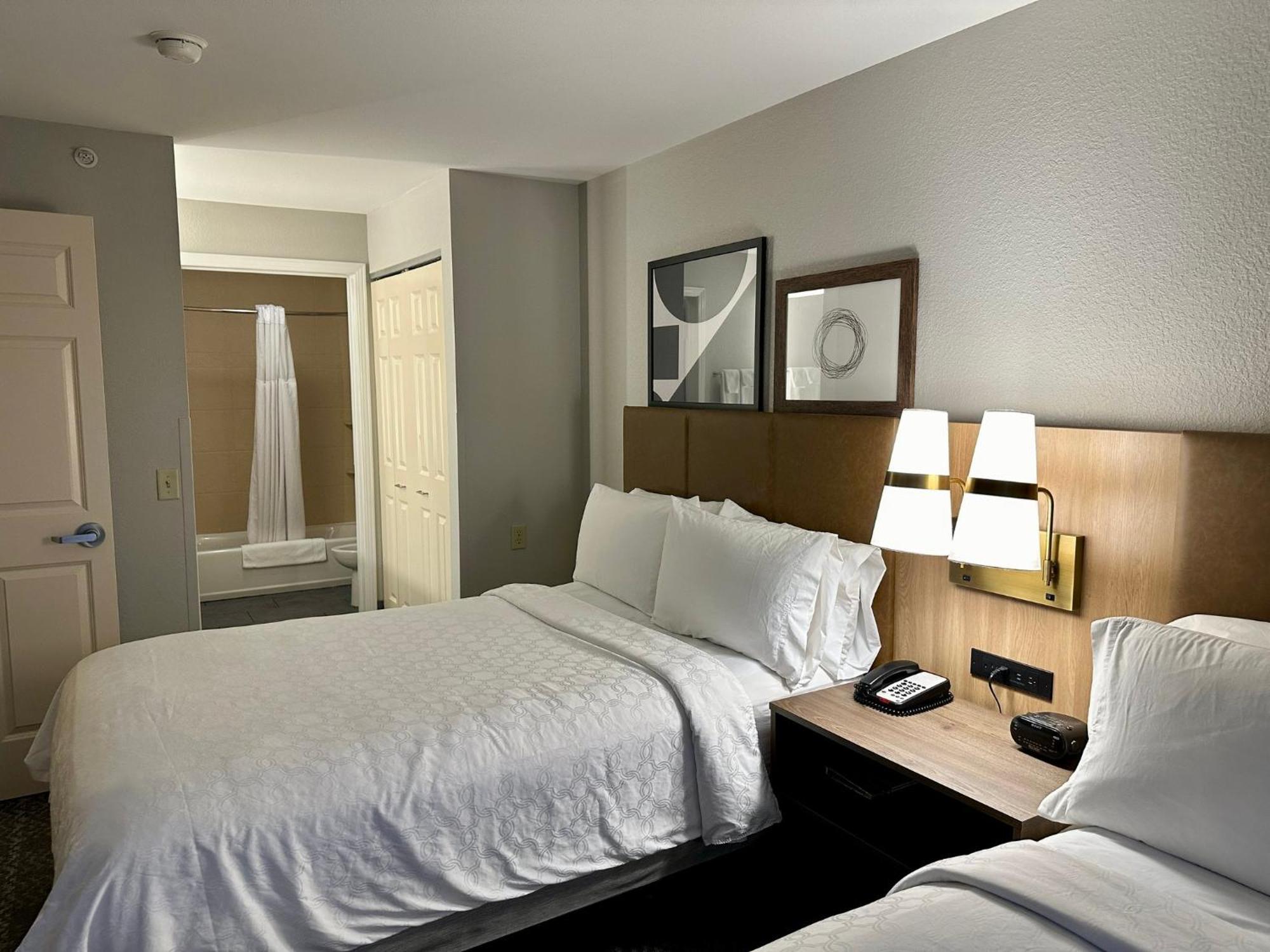 Staybridge Suites Milwaukee West-Oconomowoc By Ihg Екстериор снимка