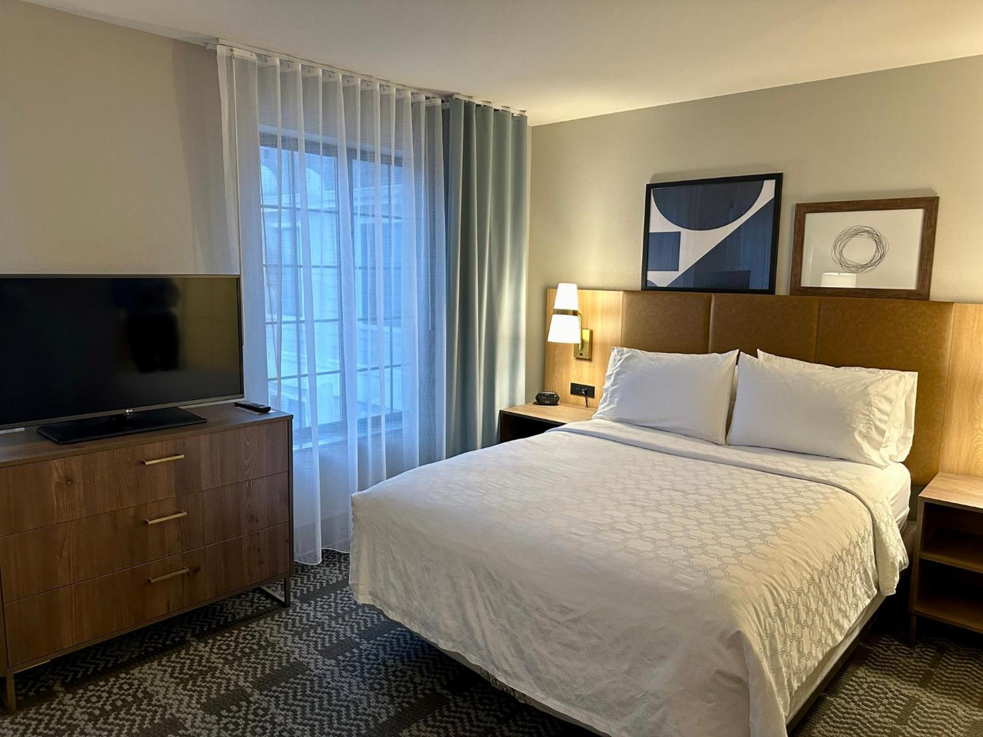 Staybridge Suites Milwaukee West-Oconomowoc By Ihg Екстериор снимка