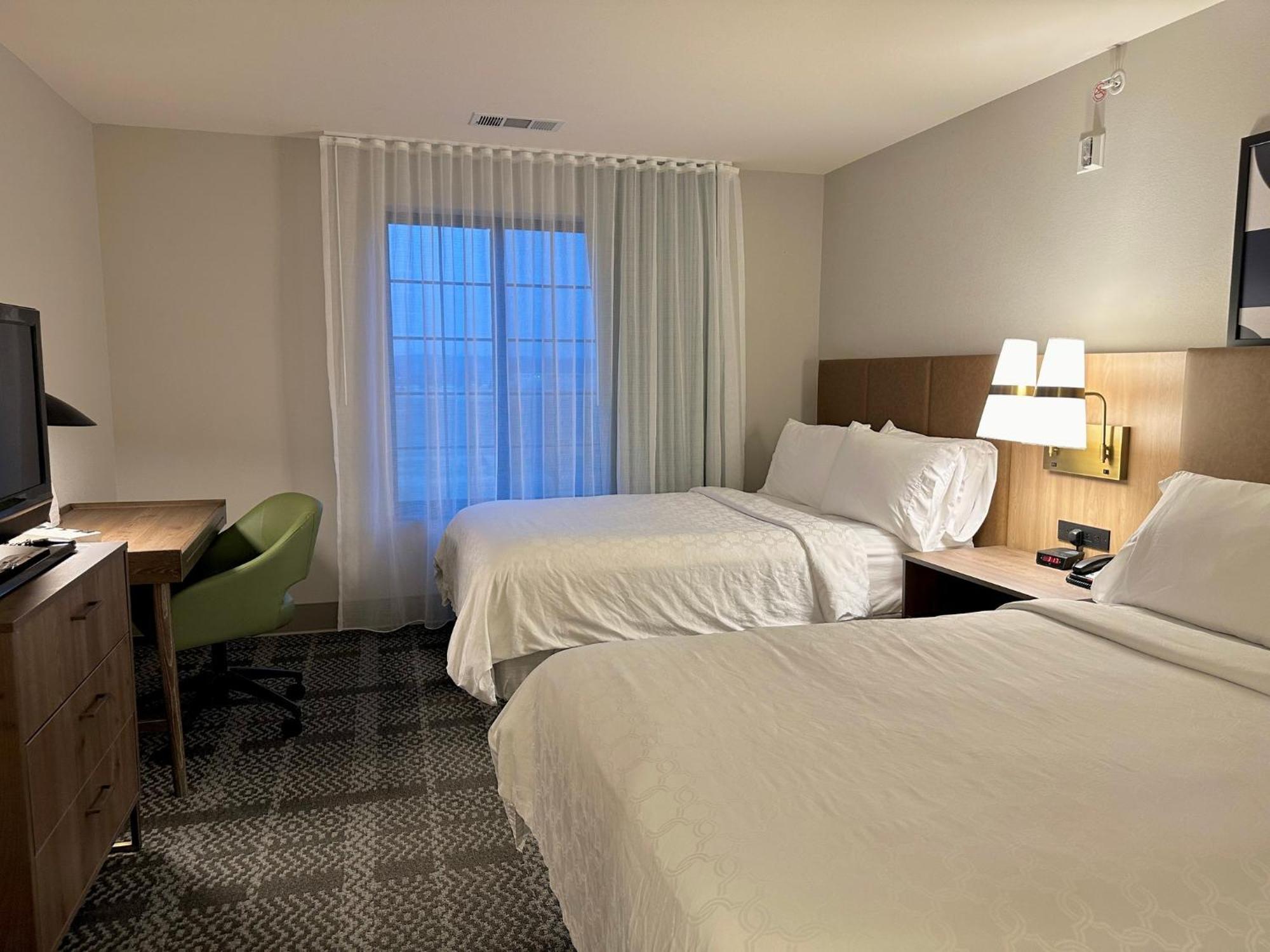Staybridge Suites Milwaukee West-Oconomowoc By Ihg Екстериор снимка