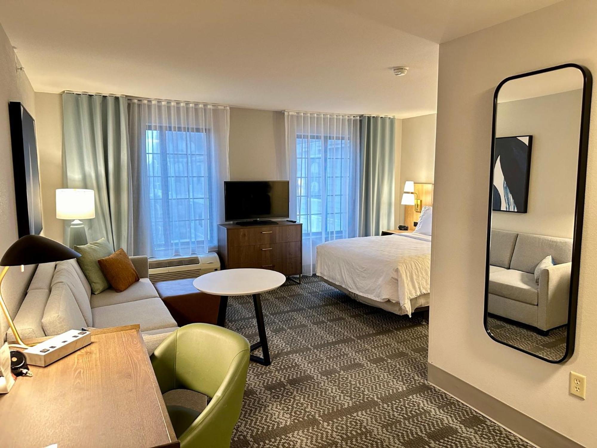 Staybridge Suites Milwaukee West-Oconomowoc By Ihg Екстериор снимка