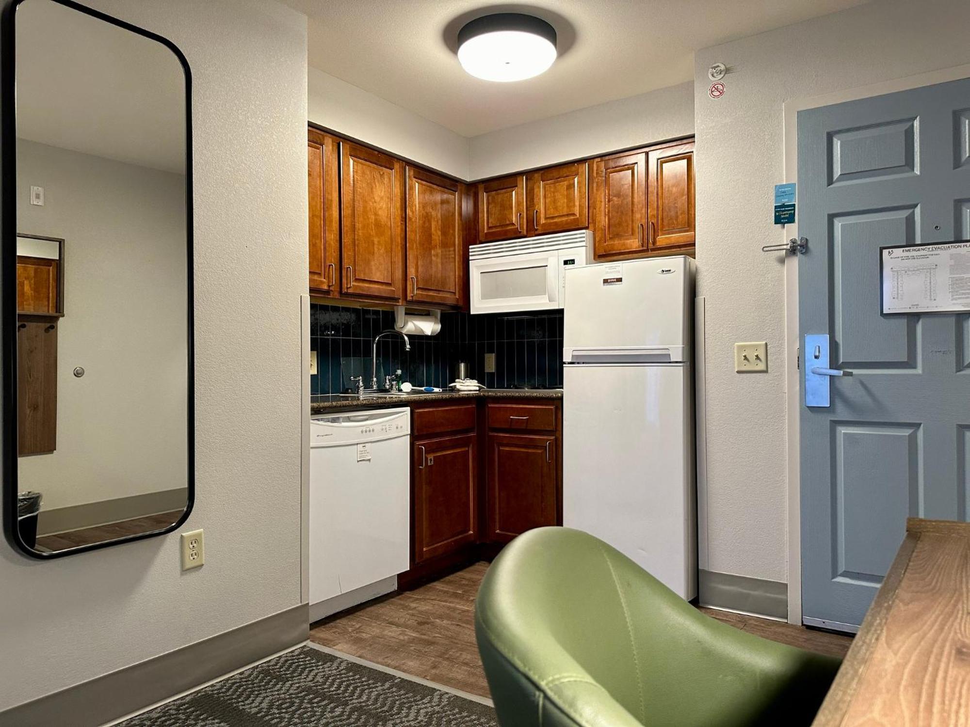 Staybridge Suites Milwaukee West-Oconomowoc By Ihg Екстериор снимка