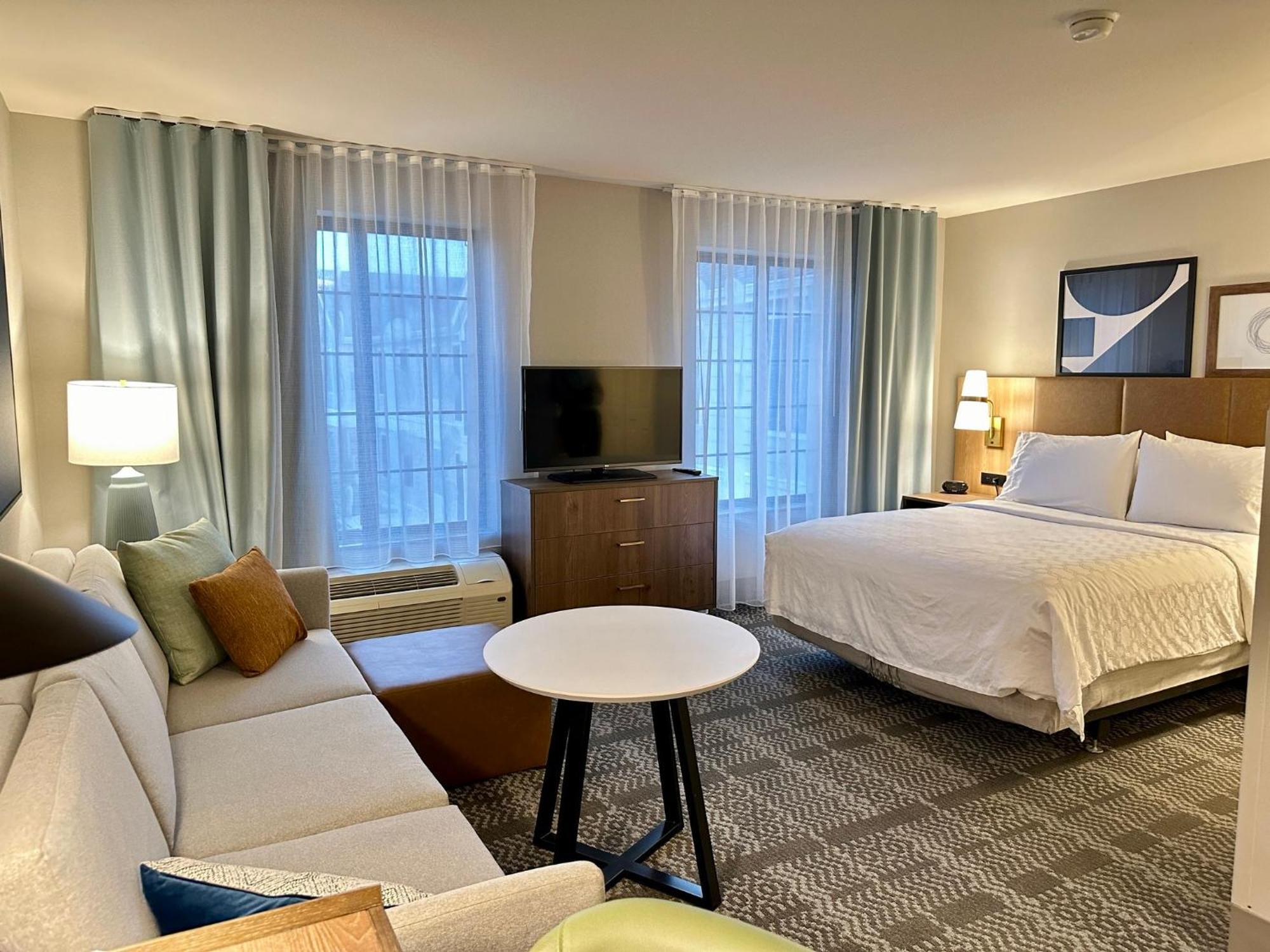 Staybridge Suites Milwaukee West-Oconomowoc By Ihg Екстериор снимка