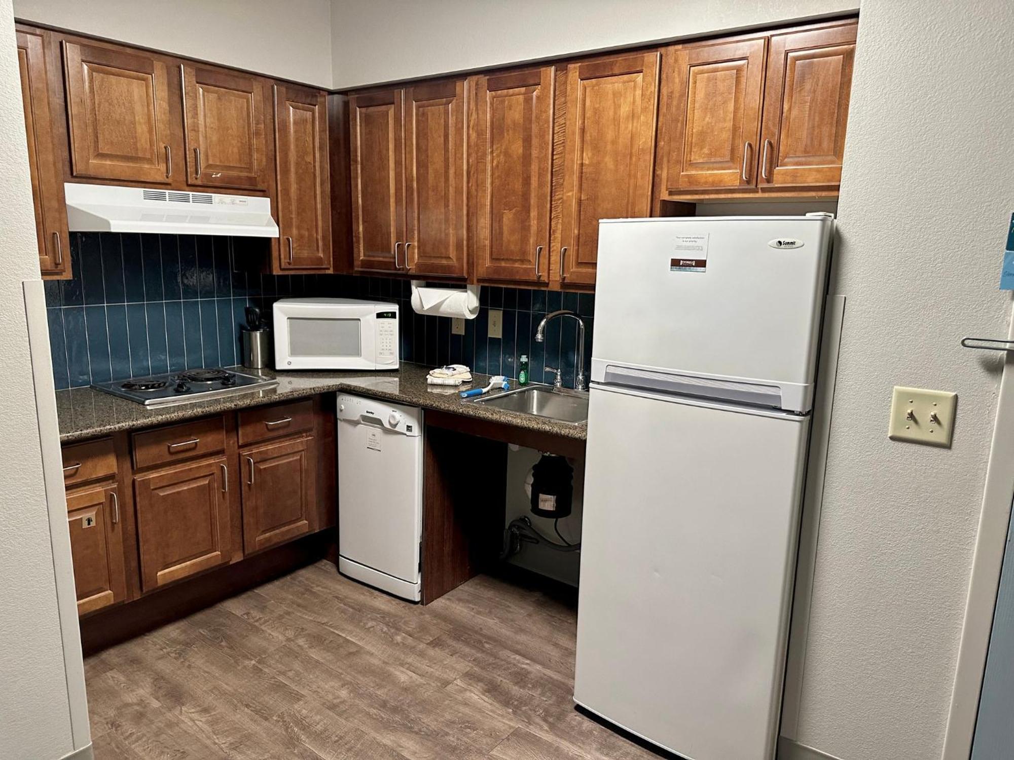 Staybridge Suites Milwaukee West-Oconomowoc By Ihg Екстериор снимка