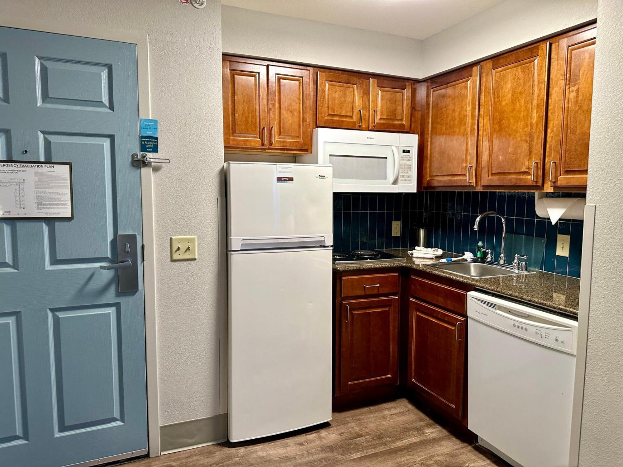 Staybridge Suites Milwaukee West-Oconomowoc By Ihg Екстериор снимка
