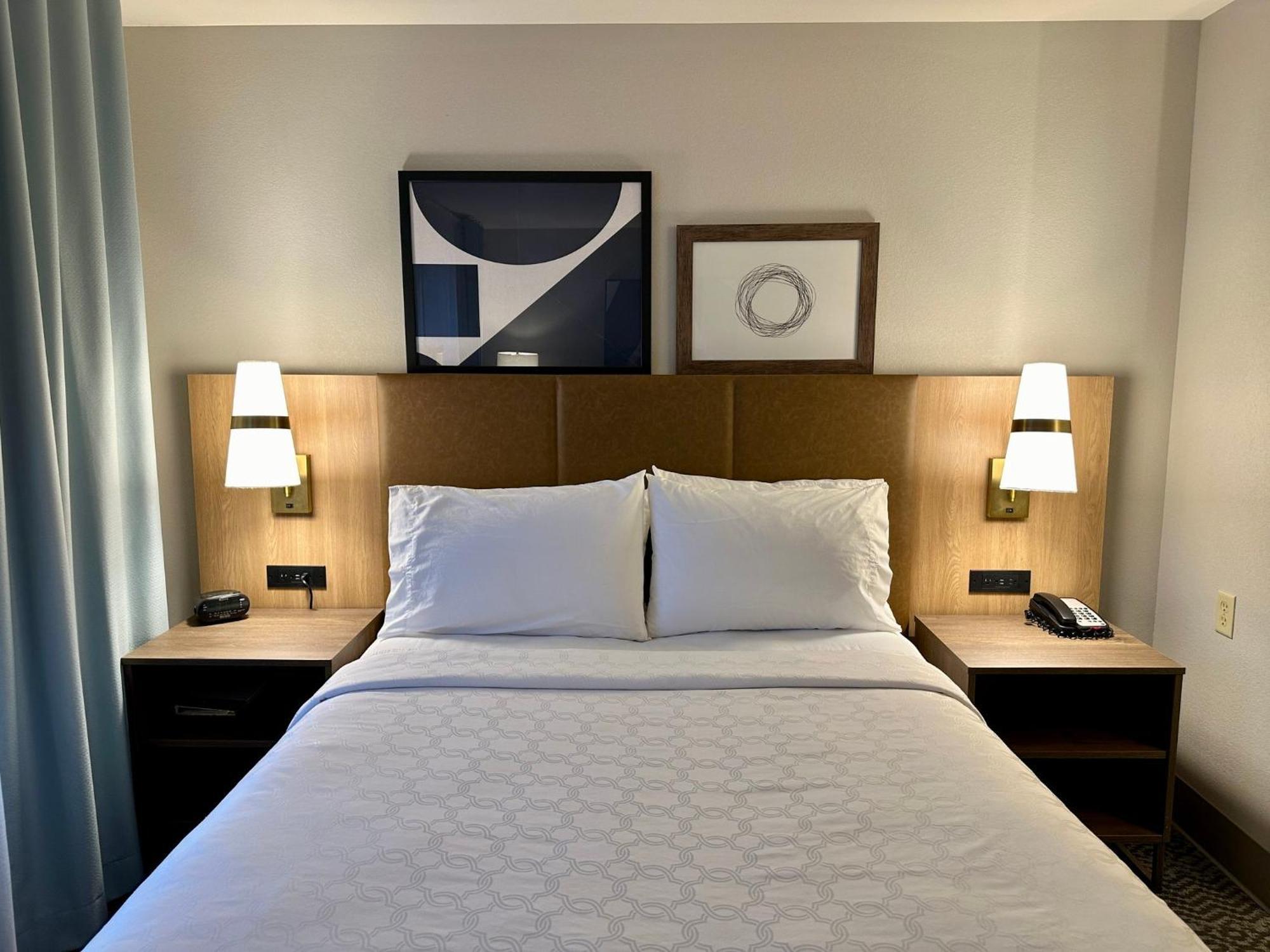 Staybridge Suites Milwaukee West-Oconomowoc By Ihg Екстериор снимка