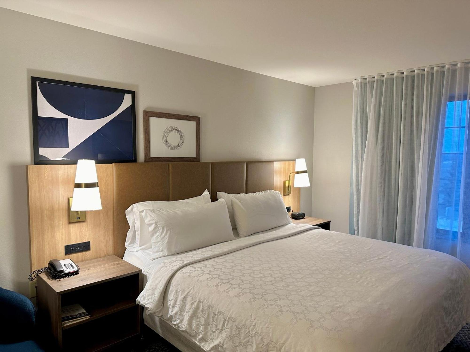 Staybridge Suites Milwaukee West-Oconomowoc By Ihg Екстериор снимка
