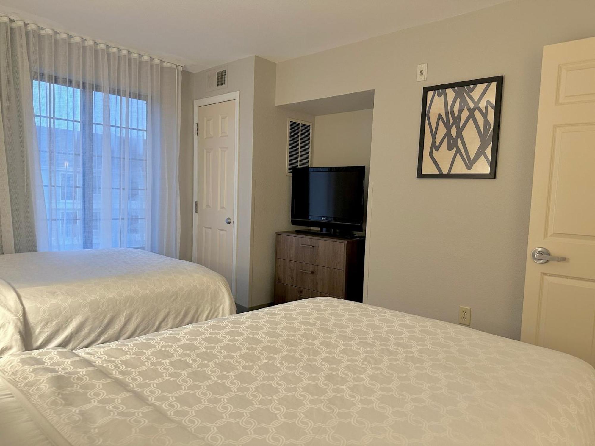 Staybridge Suites Milwaukee West-Oconomowoc By Ihg Екстериор снимка