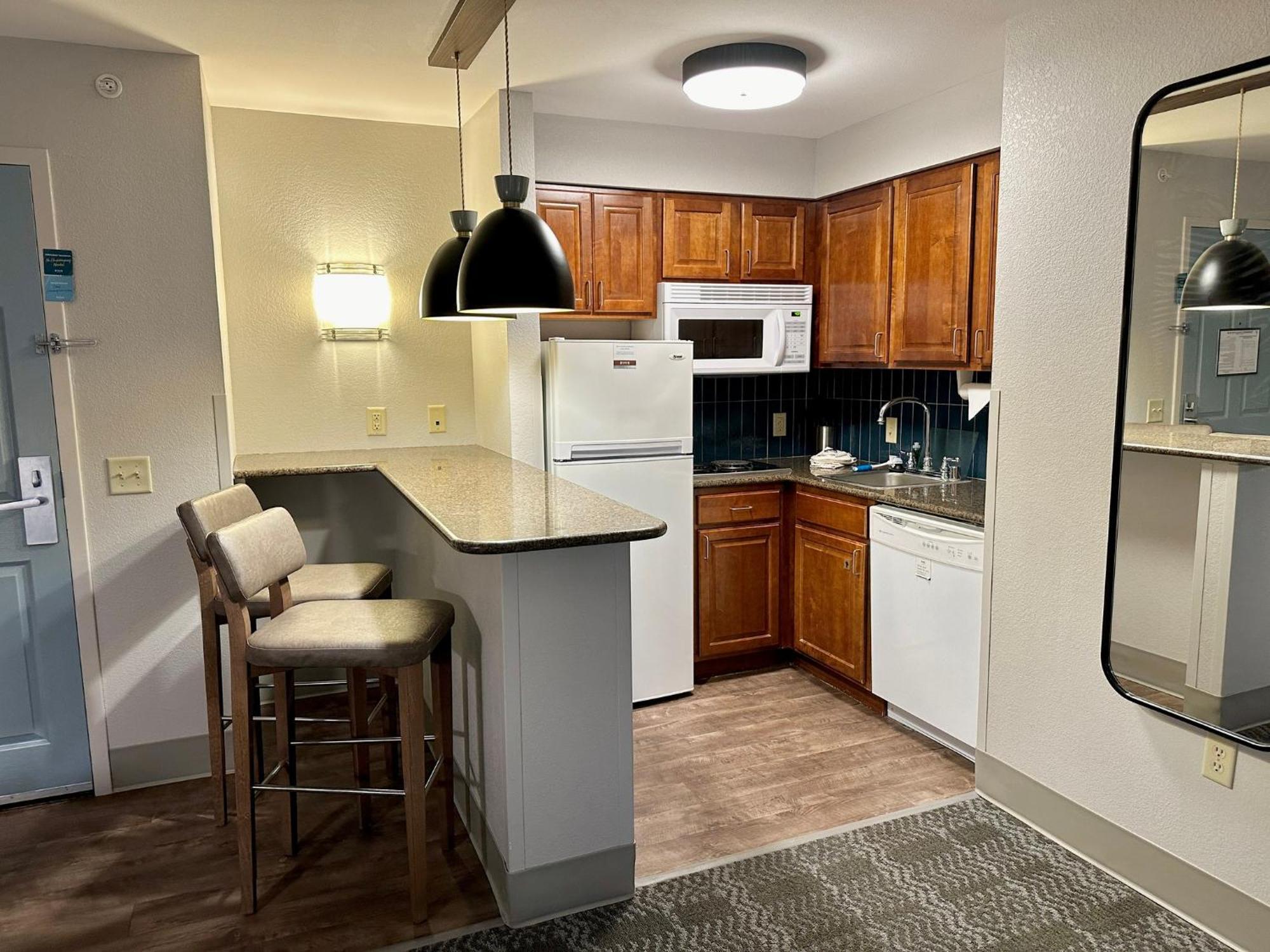 Staybridge Suites Milwaukee West-Oconomowoc By Ihg Екстериор снимка