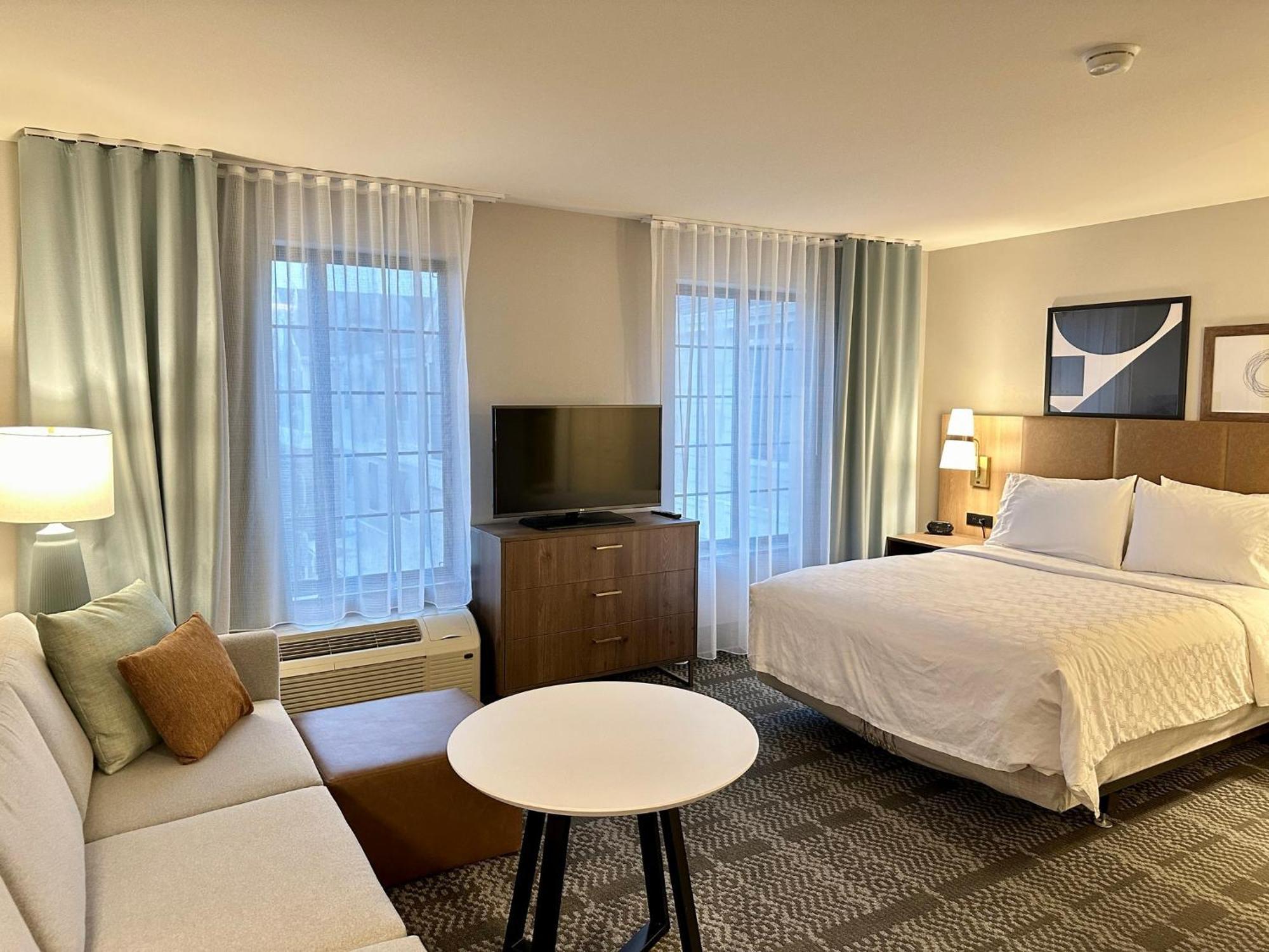 Staybridge Suites Milwaukee West-Oconomowoc By Ihg Екстериор снимка