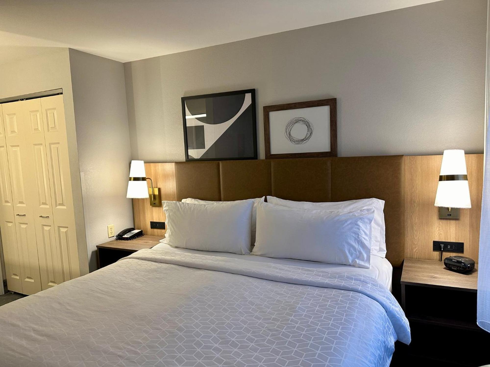 Staybridge Suites Milwaukee West-Oconomowoc By Ihg Екстериор снимка