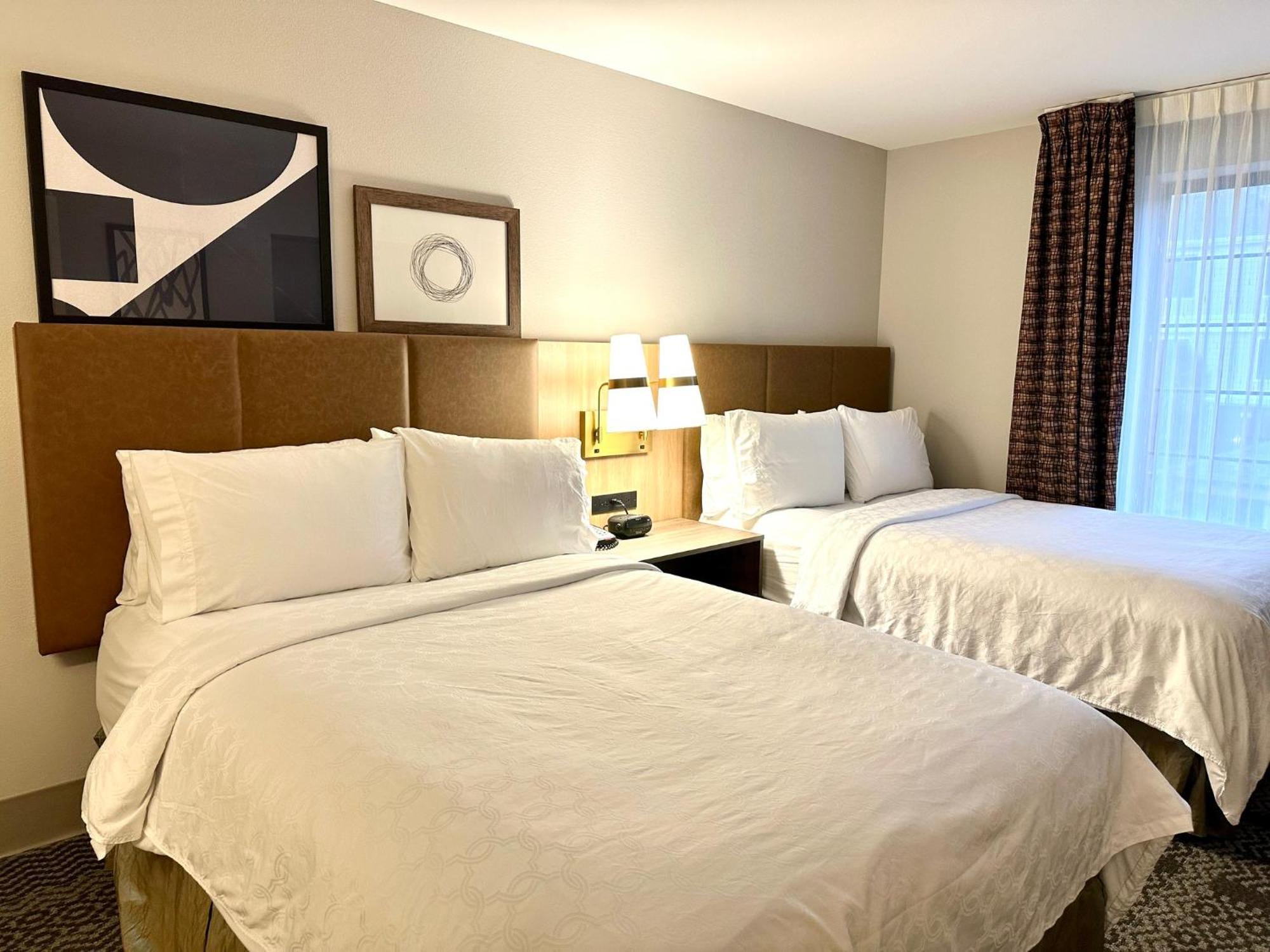 Staybridge Suites Milwaukee West-Oconomowoc By Ihg Екстериор снимка
