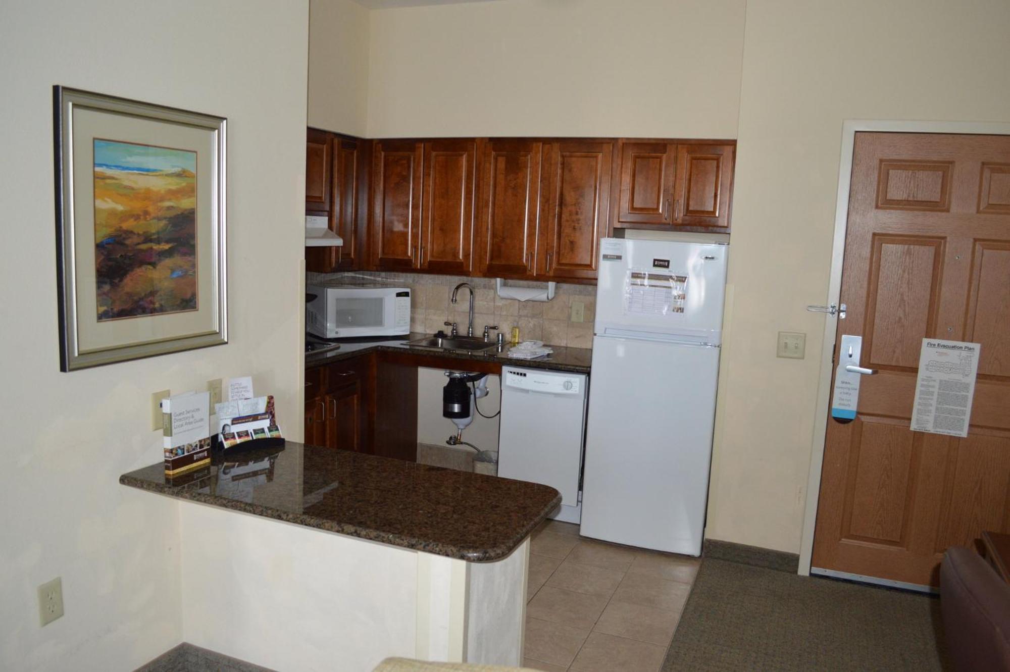 Staybridge Suites Milwaukee West-Oconomowoc By Ihg Екстериор снимка