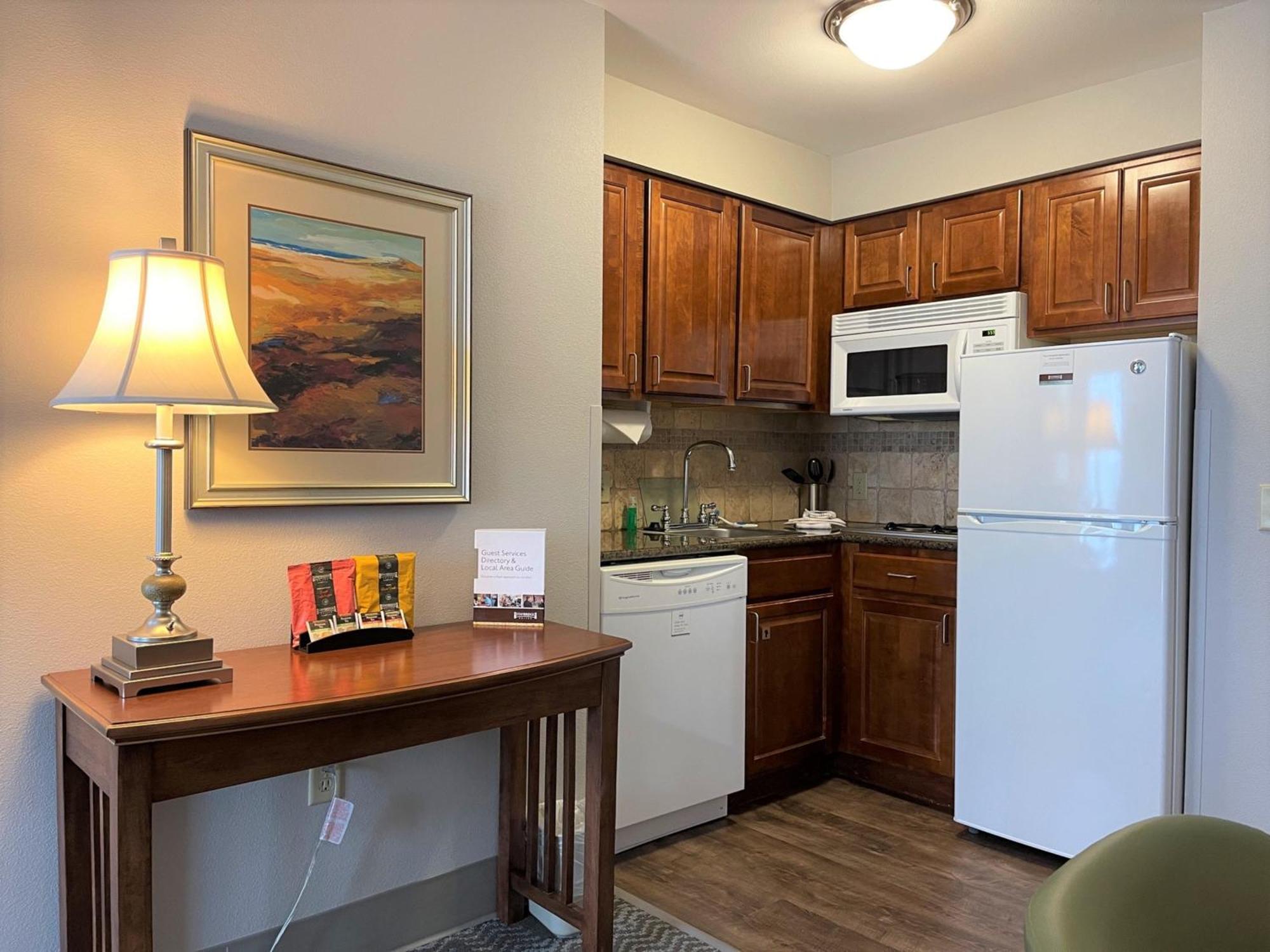 Staybridge Suites Milwaukee West-Oconomowoc By Ihg Екстериор снимка
