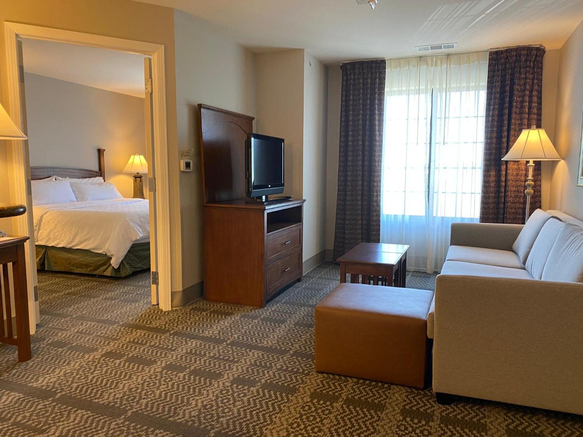 Staybridge Suites Milwaukee West-Oconomowoc By Ihg Екстериор снимка