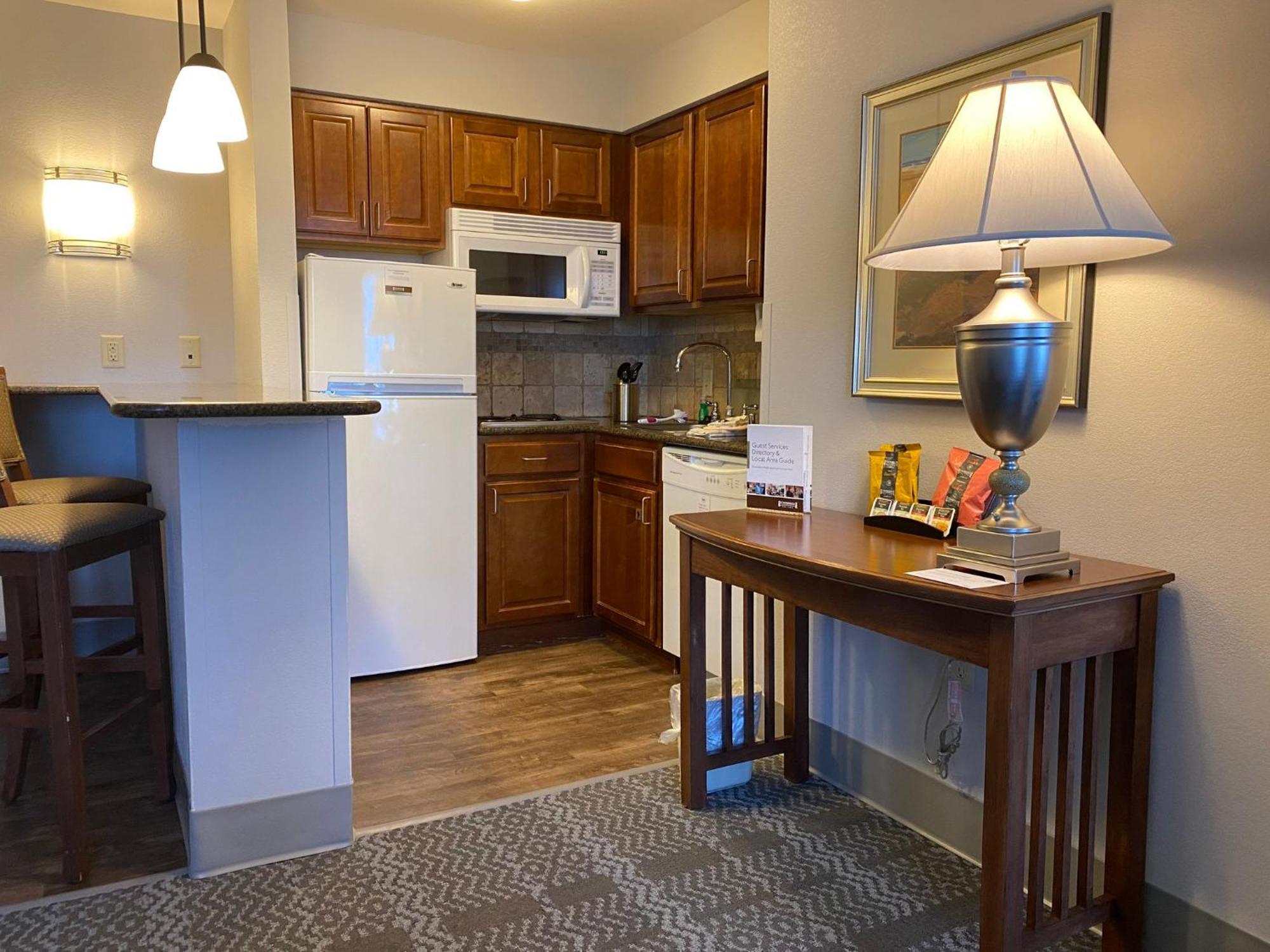 Staybridge Suites Milwaukee West-Oconomowoc By Ihg Екстериор снимка