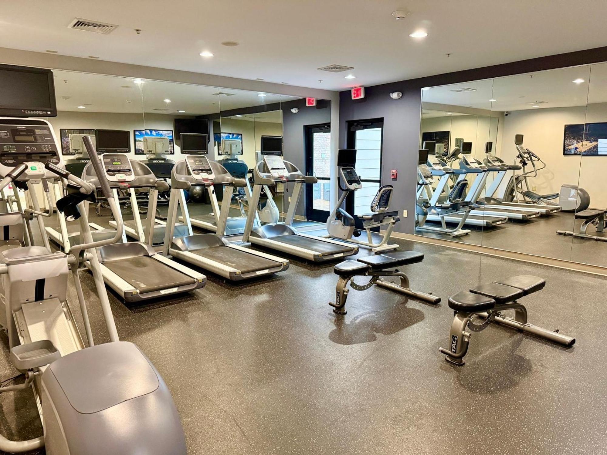 Staybridge Suites Milwaukee West-Oconomowoc By Ihg Екстериор снимка