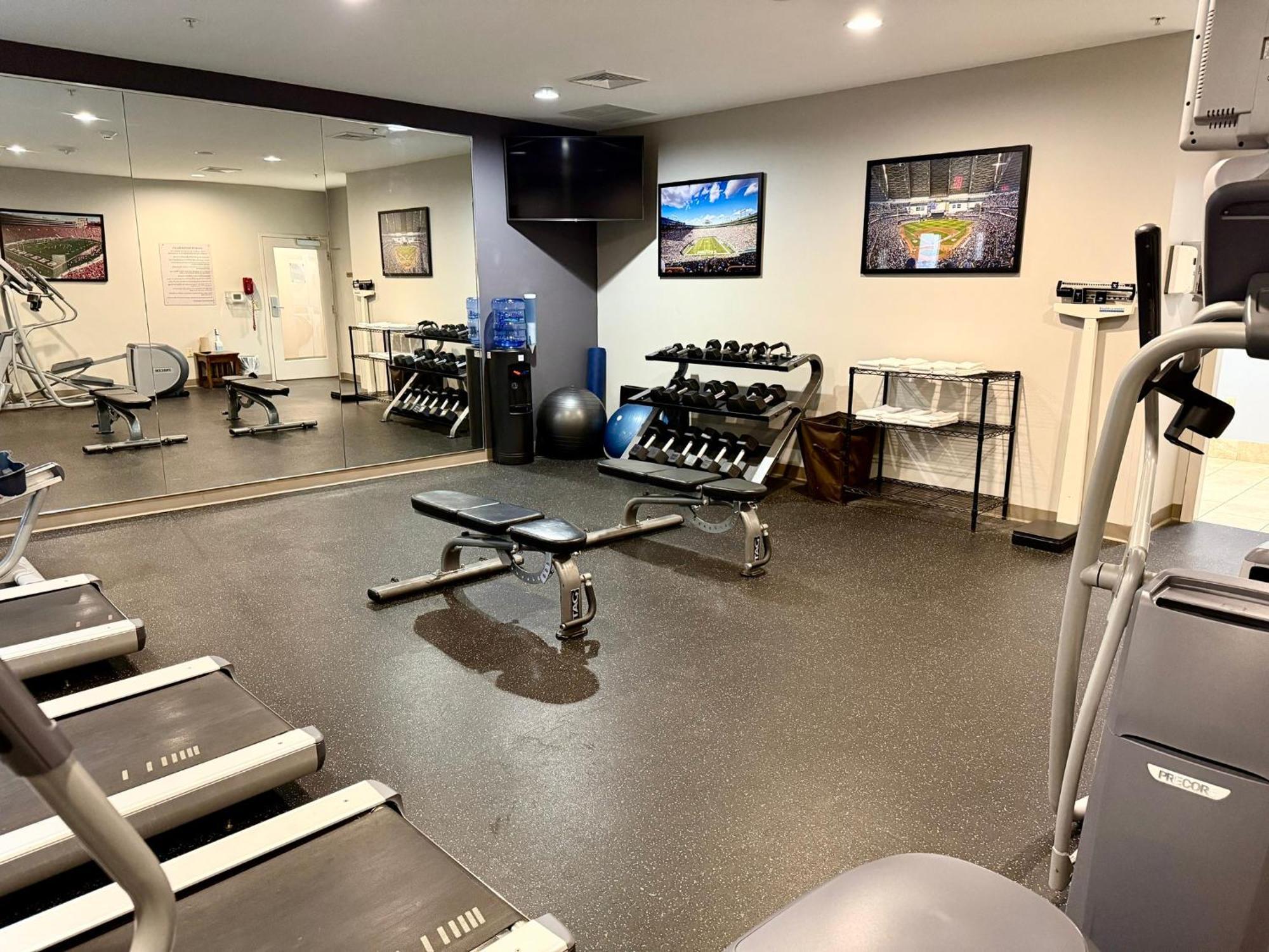 Staybridge Suites Milwaukee West-Oconomowoc By Ihg Екстериор снимка