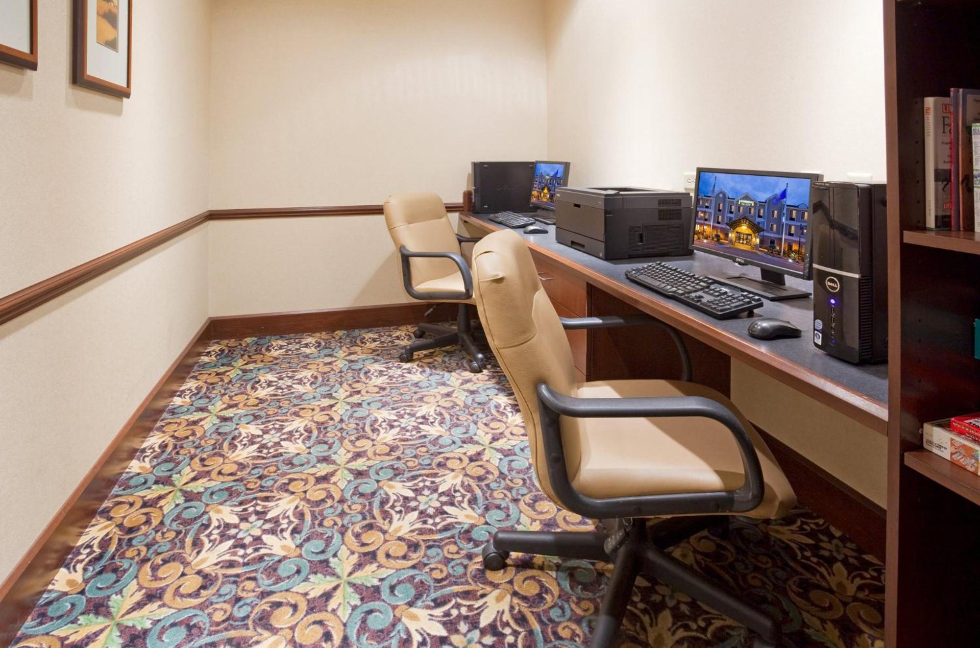 Staybridge Suites Milwaukee West-Oconomowoc By Ihg Екстериор снимка